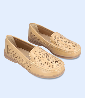 BW8469-BEIGE-Women Comfort Moccasins