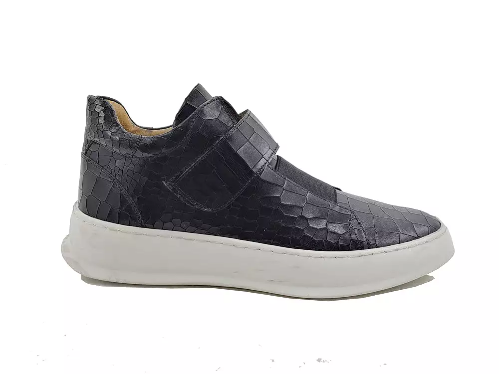 Embossed Fashion Mid-top Sneaker