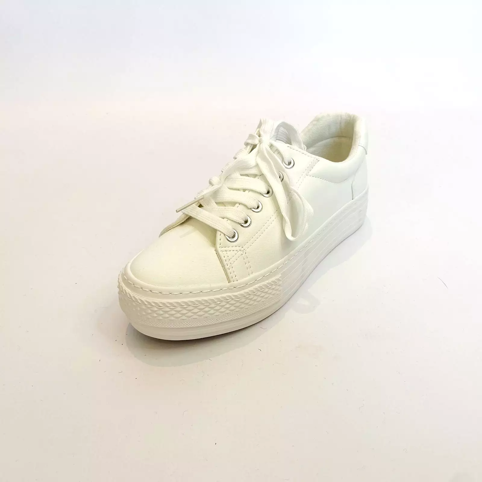 Savoy white lace up sneaker