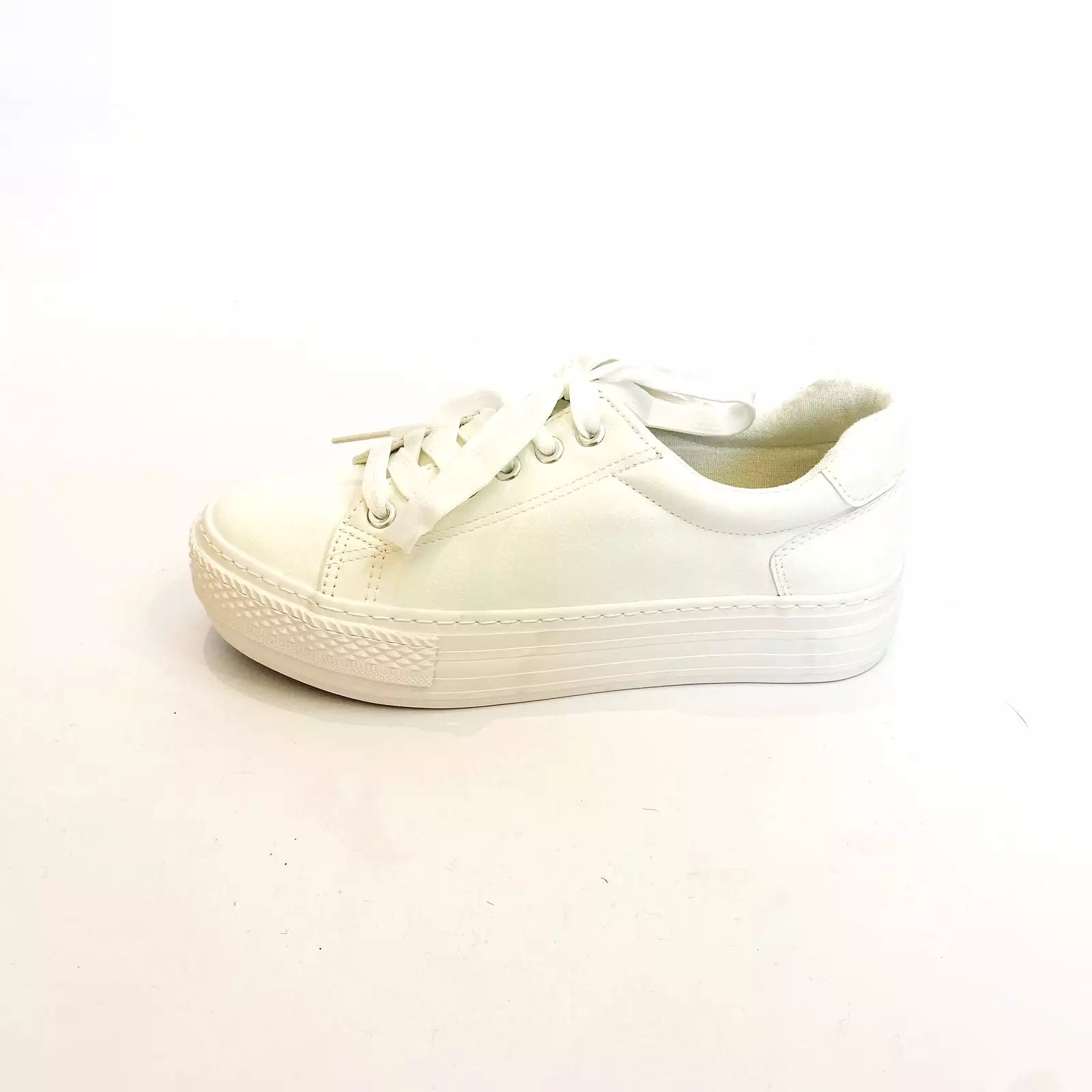 Savoy white lace up sneaker