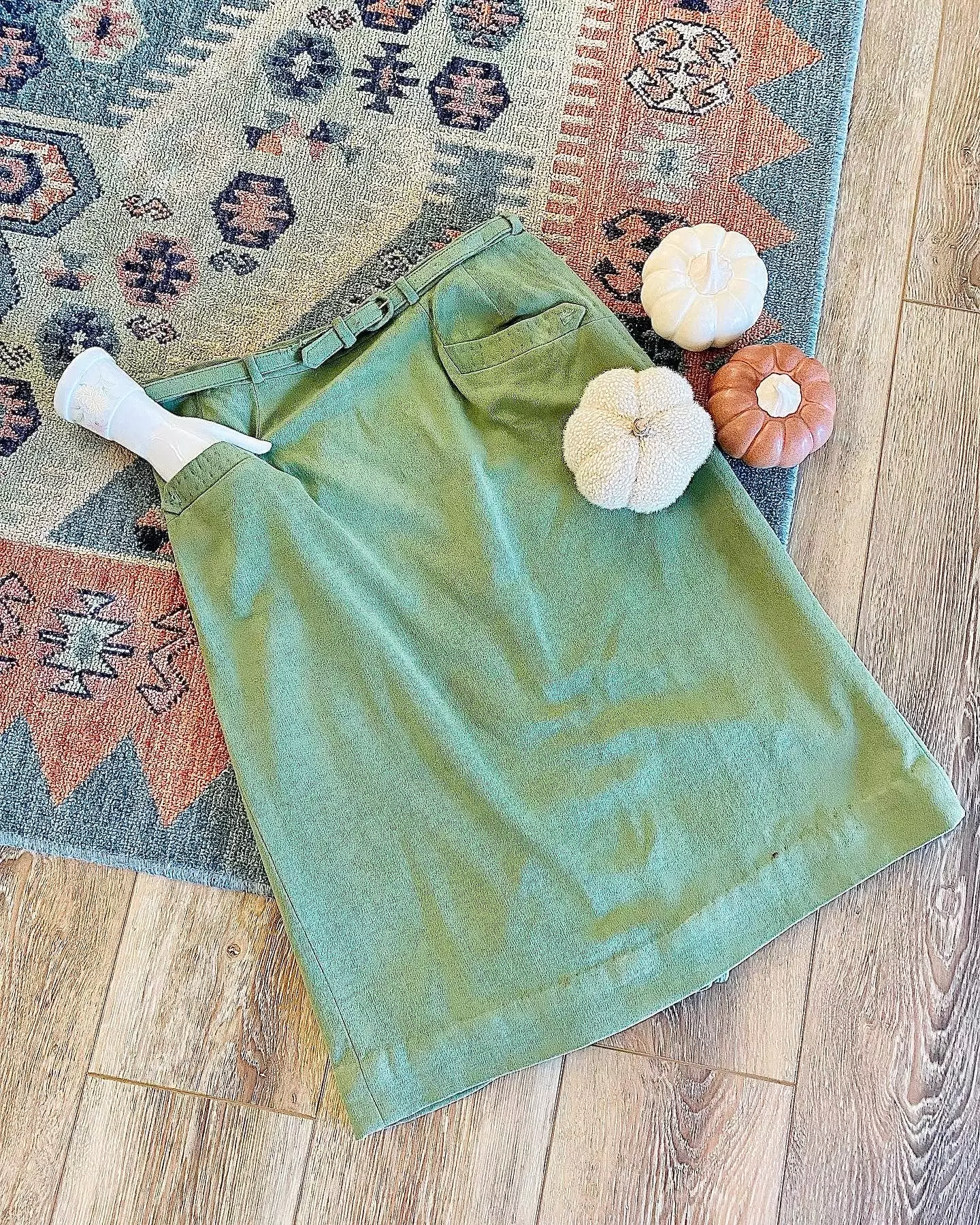 Vintage 1940s Sage Green Wool Skirt / 40s A line arrow tab pocket skirt Size M