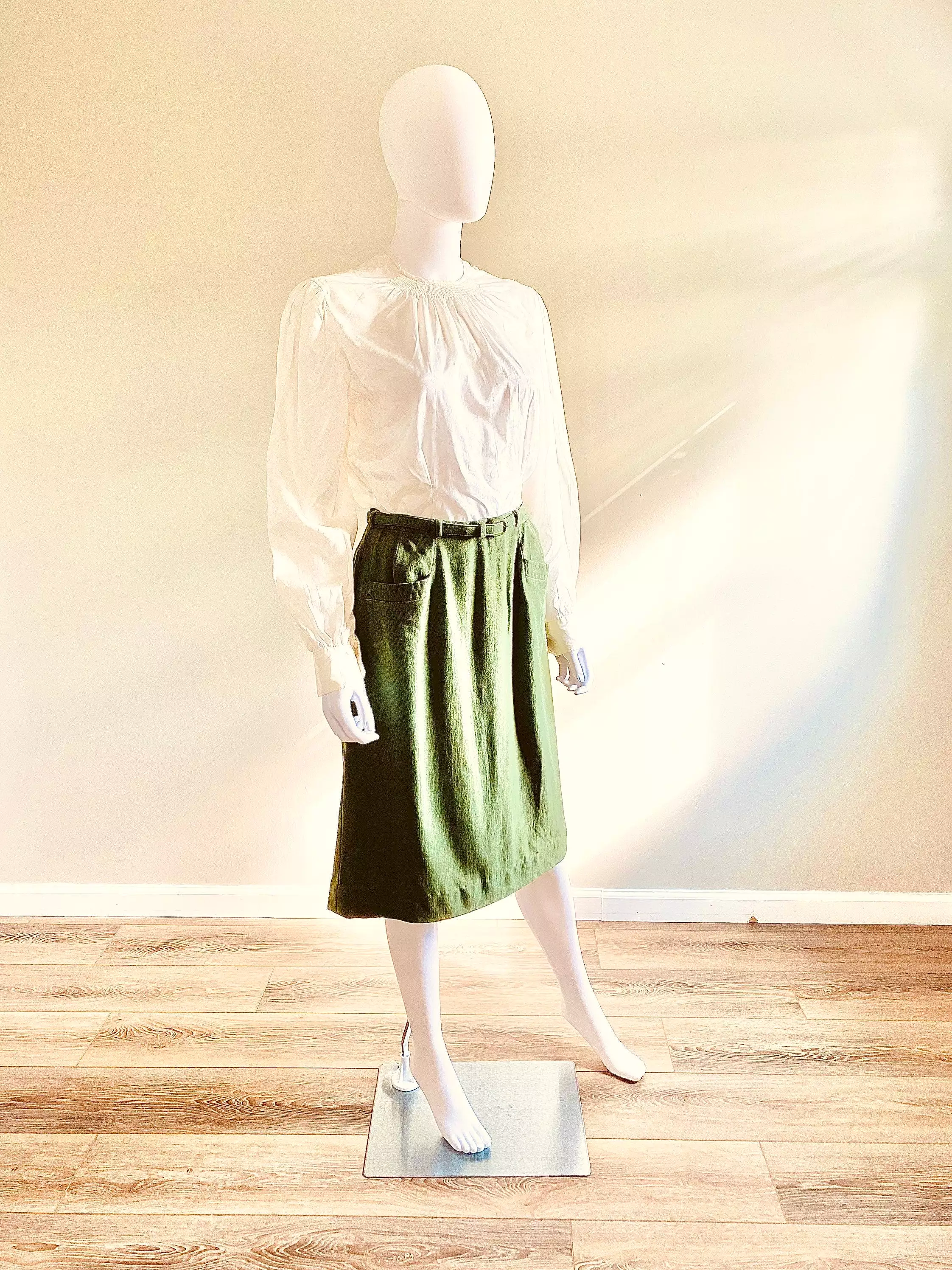 Vintage 1940s Sage Green Wool Skirt / 40s A line arrow tab pocket skirt Size M