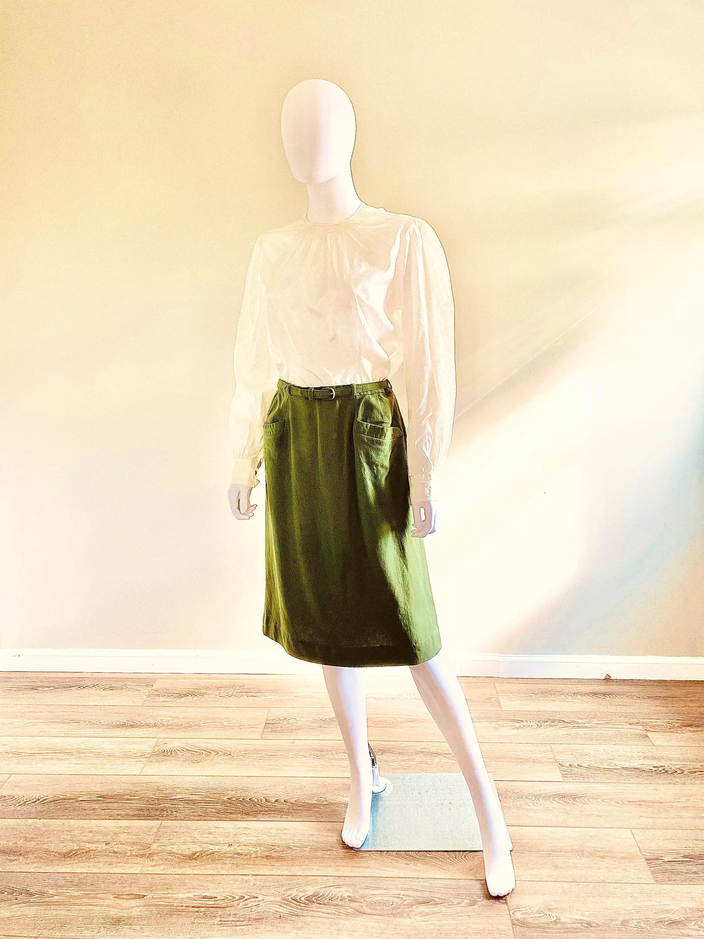 Vintage 1940s Sage Green Wool Skirt / 40s A line arrow tab pocket skirt Size M