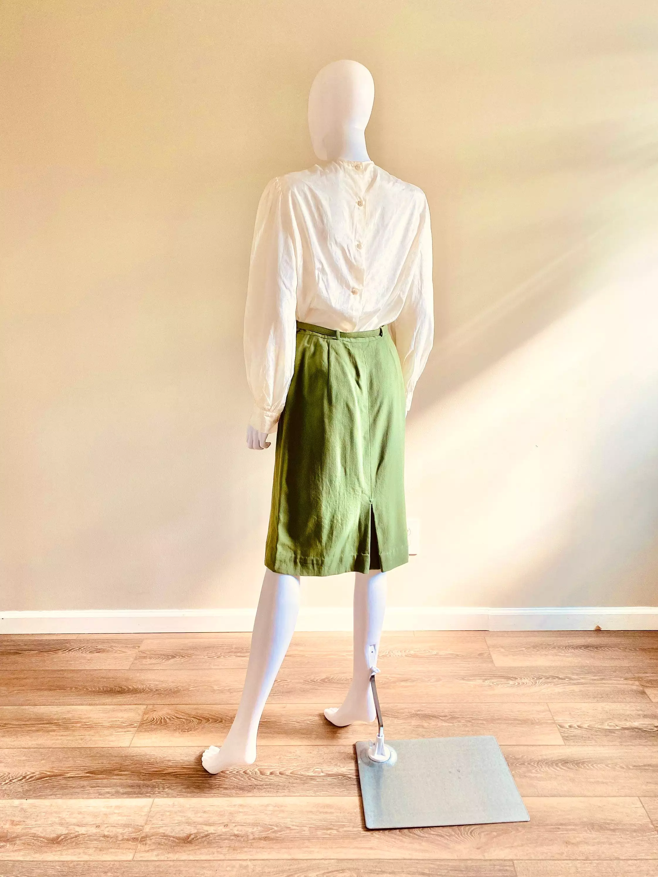 Vintage 1940s Sage Green Wool Skirt / 40s A line arrow tab pocket skirt Size M