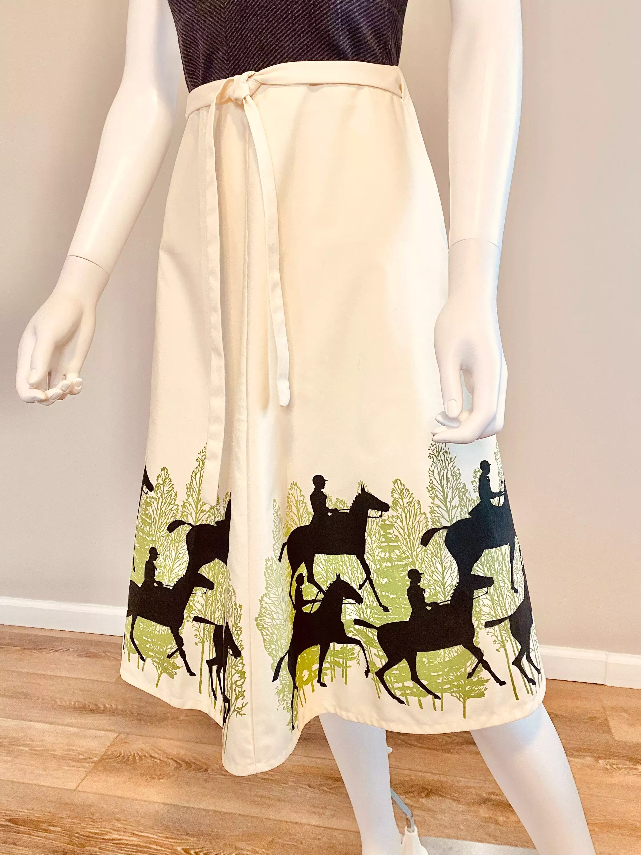 Vintage Y2K Novelty Print Wrap Skirt / 2000s Equestrian Print Skirt / Kentucky Derby / 1950s style skirt / Size S M